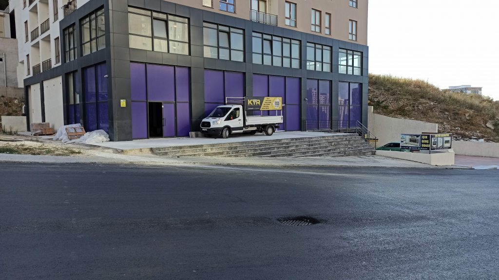 ”GETİR” Depoları mor folyo kapladık.